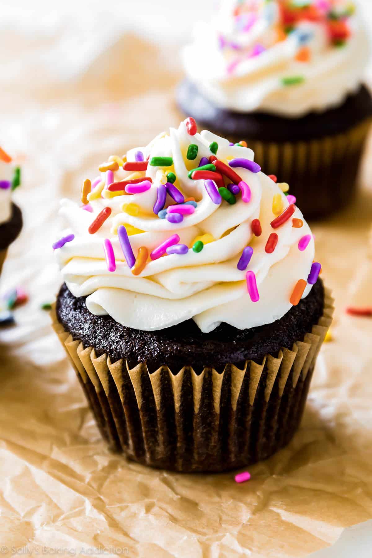 Chocolate Cupcakes With Vanilla Frosting