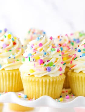 Easy Homemade Vanilla Cupcakes