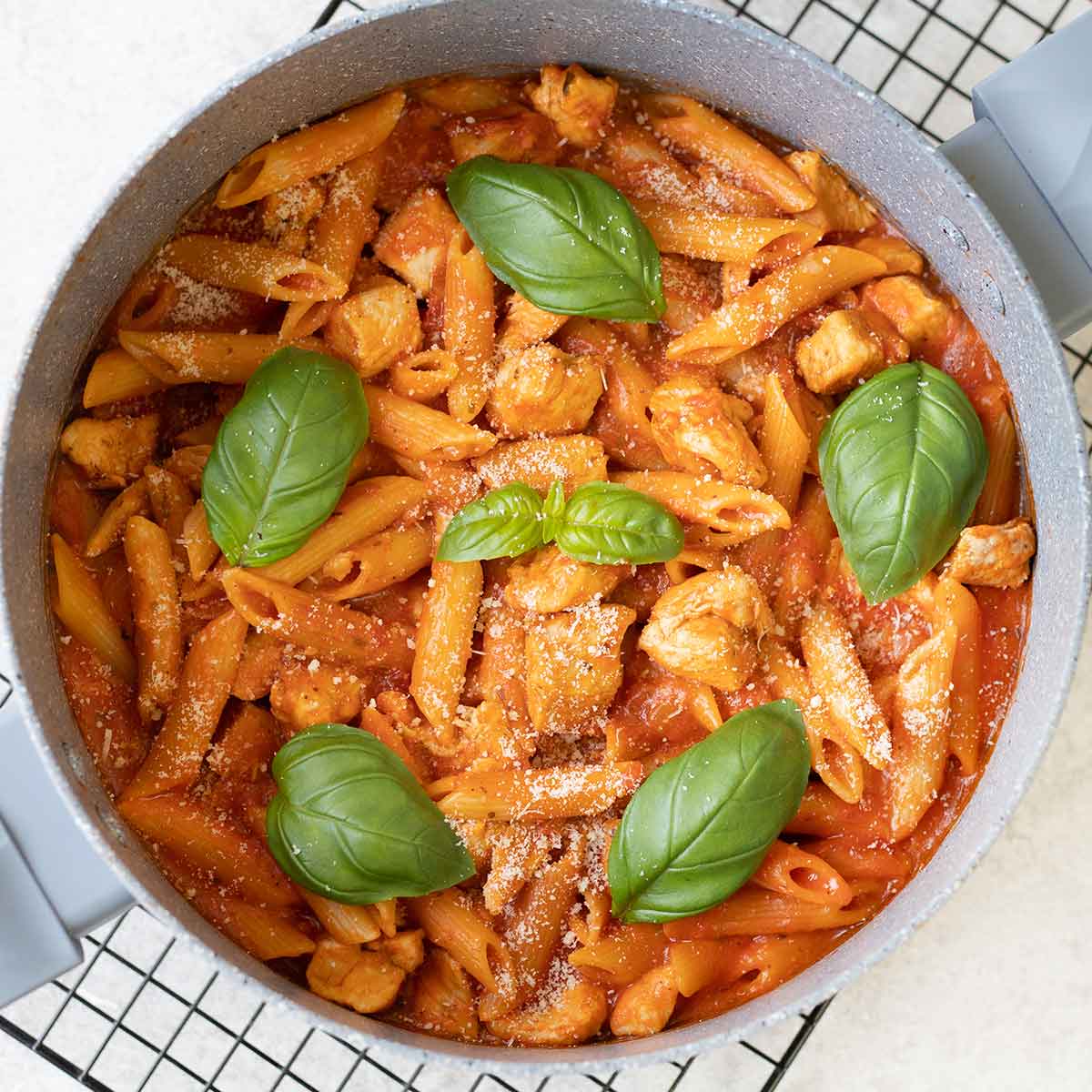 QUICK CHICKEN ARRABBIATA PASTA