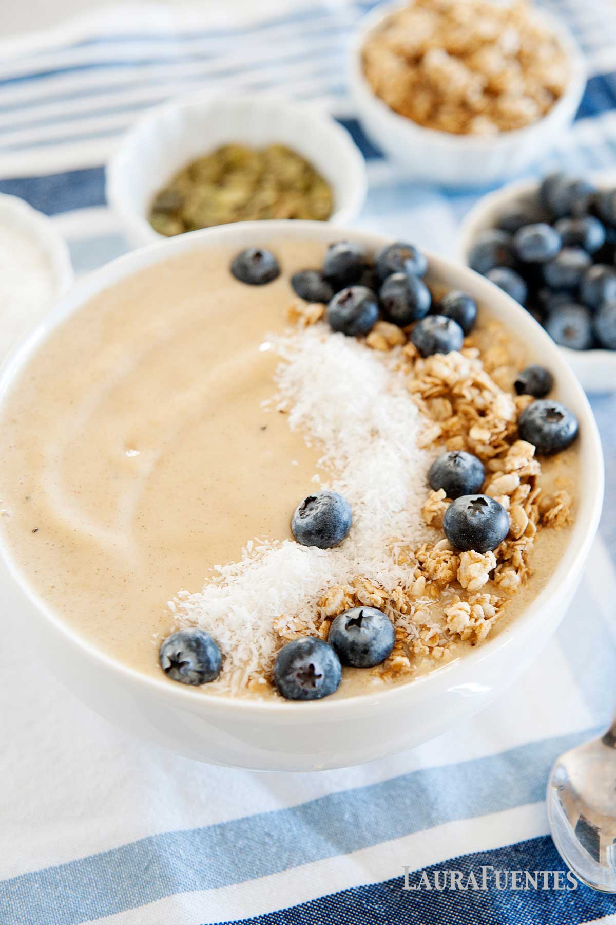 RICH  CREAMY PEACH SMOOTHIE BOWL