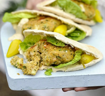 Chickpea and halloumi burgers