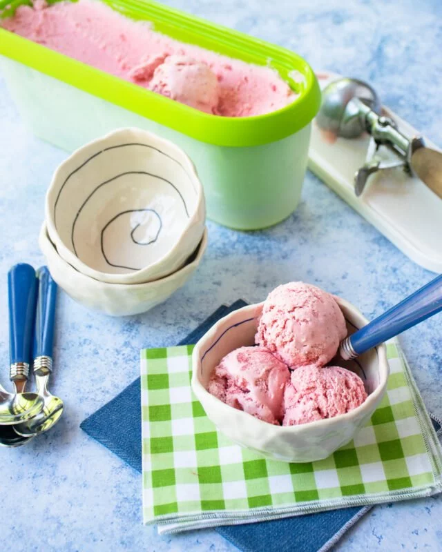 Easy Homemade Strawberry Ice Cream